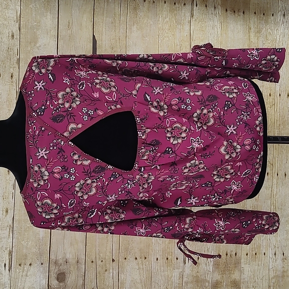 Band of Gypsies Boho Floral Bell Sleeve Top - Picture 9 of 11